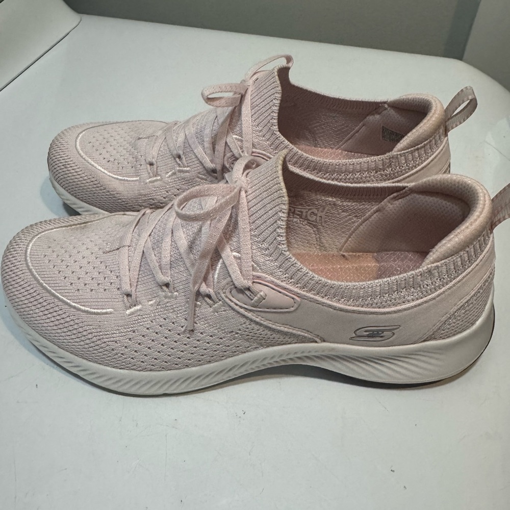 Skechers Women's Light Pink Knit Sneakers